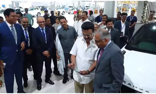 एम.के. स्टालिन ने पनपक्कम में टाटा मोटर्स JLR का उद्घाटन किया एम.के. स्टालिन ने पनपक्कम में टाटा मोटर्स JLR का उद्घाटन किया