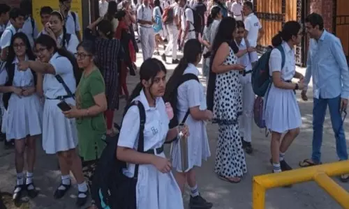 New Delhi: दिल्ली में 9 स्कूल निशाने पर, बम धमकी से सुरक्षा बढ़ी