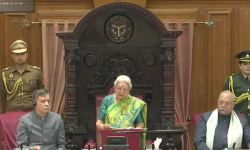 यूपी विधानसभा बजट सत्र, राज्यपाल ने हंगामे के बीच दिया भाषण यूपी विधानसभा बजट सत्र, राज्यपाल ने हंगामे के बीच दिया भाषण