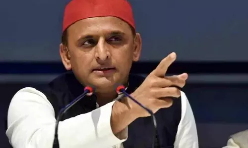 Lucknow: SIR और फार्म-7 को लेकर सपा का आक्रोश Lucknow: SIR और फार्म-7 को लेकर सपा का आक्रोश