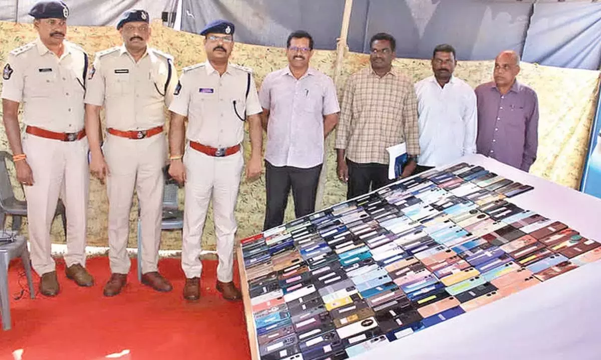 Andhra: 50 लाख रुपये कीमत के 237 मोबाइल बरामद