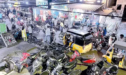 Pulianthope के डेकोस्टर रोड पर बढ़ते नाइट फूड कल्चर के पीछे निवासियों की आवाज़ Pulianthope के डेकोस्टर रोड पर बढ़ते नाइट फूड कल्चर के पीछे निवासियों की आवाज़