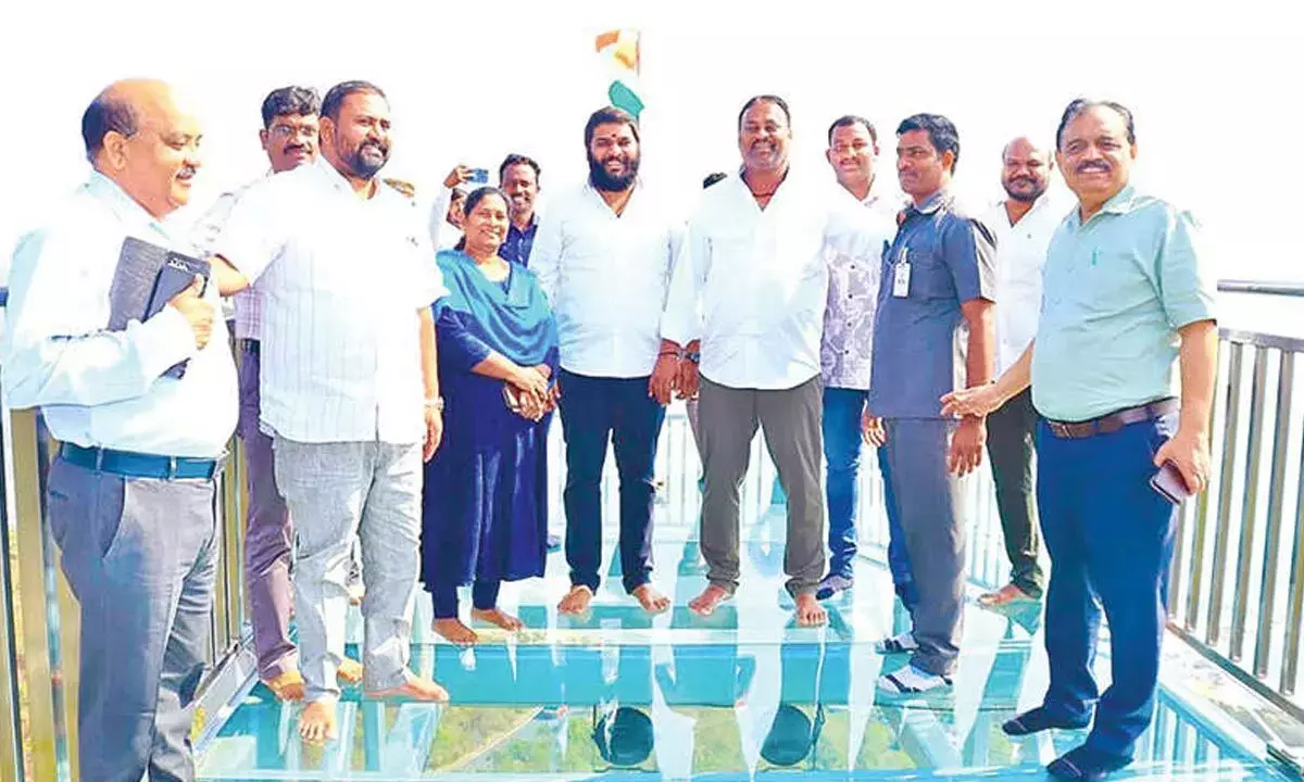 Andhra: टूरिस्ट जगहों के लिए और ज़्यादा RTC बसें चलेंगी Andhra: टूरिस्ट जगहों के लिए और ज़्यादा RTC बसें चलेंगी