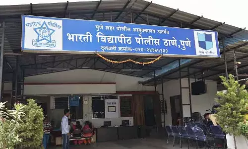 Pune : कात्रज इलाके में नाबालिग लड़की से छेड़छाड़ के आरोप में लेस्बियन महिला पर केस दर्ज Pune : कात्रज इलाके में नाबालिग लड़की से छेड़छाड़ के आरोप में लेस्बियन महिला पर केस दर्ज