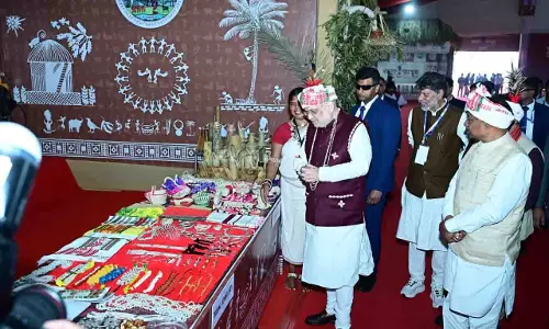 अमित शाह ने देखा बस्तर की जनजातीय विरासत का वैभव, विजेता दलों से मिलकर बढ़ाया उत्साह अमित शाह ने देखा बस्तर की जनजातीय विरासत का वैभव, विजेता दलों से मिलकर बढ़ाया उत्साह