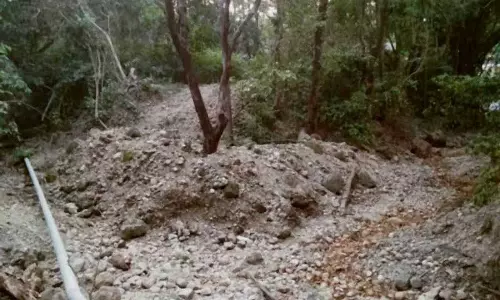 मॉनसून के दौरान क्षतिग्रस्त सड़कों और घरों के लिए Sujanpur को अभी तक राहत नहीं मिली मॉनसून के दौरान क्षतिग्रस्त सड़कों और घरों के लिए Sujanpur को अभी तक राहत नहीं मिली