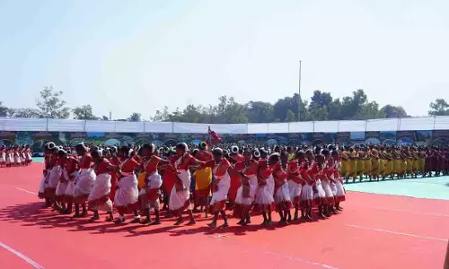 स्कूली बच्चों की प्रस्तुति से प्रभावित हुए केंद्रीय गृहमंत्री अमित शाह, ताली बजाकर बढ़ाया उत्साह