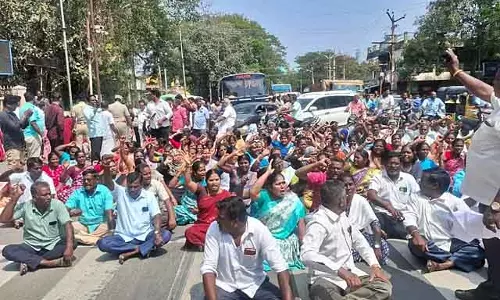 Kanchipuram में ग्राम सहायकों ने सड़क जाम की: 183 लोग गिरफ्तार