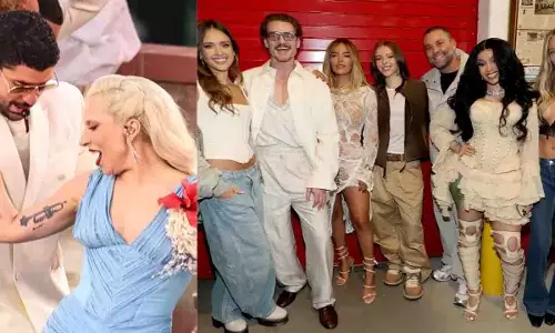 Bad Bunny के सुपर बाउल सेट के दौरान जेसिका अल्बा, एलिक्स अर्ल नज़र आईं Bad Bunny के सुपर बाउल सेट के दौरान जेसिका अल्बा, एलिक्स अर्ल नज़र आईं