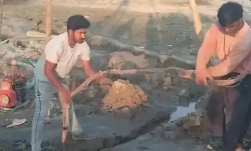 Farrukhabad: डीजल मिलने की सूचना पर हड़कंप, 200 फीट तक जांच Farrukhabad: डीजल मिलने की सूचना पर हड़कंप, 200 फीट तक जांच