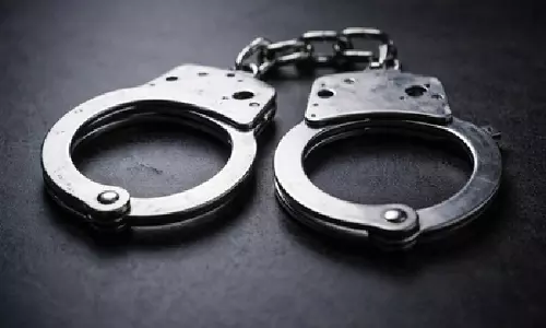 Madhya Pradesh में एक आदमी 100 रुपये की चोरी के लिए गिरफ्तार - 1980 में! Madhya Pradesh में एक आदमी 100 रुपये की चोरी के लिए गिरफ्तार - 1980 में!