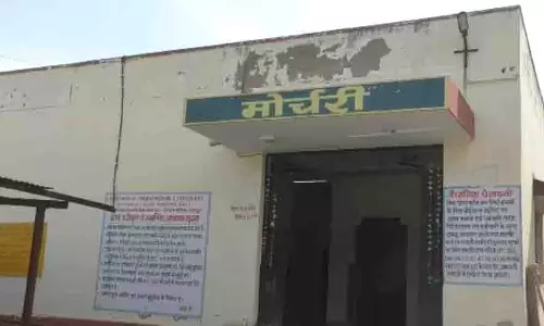 बोर्ड परीक्षा की तैयारी के बीच स्टूडेंट ने छात्रावास में किया सुसाइड, फैली सनसनी बोर्ड परीक्षा की तैयारी के बीच स्टूडेंट ने छात्रावास में किया सुसाइड, फैली सनसनी