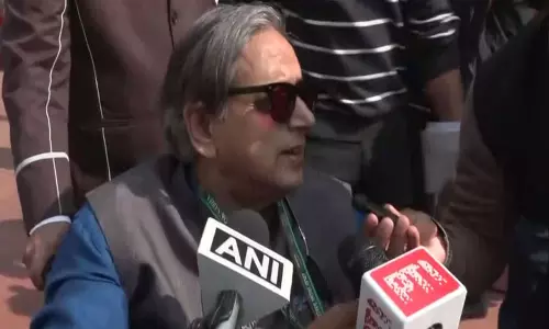 सरकार और लोकसभा अध्यक्ष सदन चलाने में दिलचस्पी नहीं रखते: कांग्रेस नेता Shashi Tharoor सरकार और लोकसभा अध्यक्ष सदन चलाने में दिलचस्पी नहीं रखते: कांग्रेस नेता Shashi Tharoor