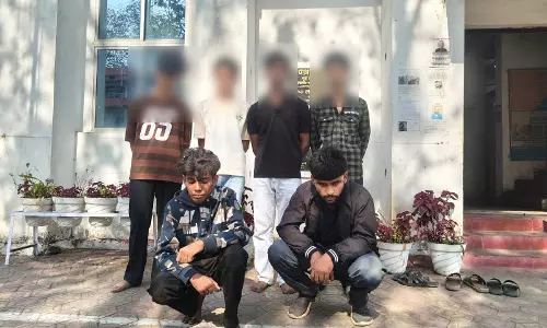 OLA शोरूम के पास दो गुटों में मारपीट, 6 आरोपी अरेस्ट OLA शोरूम के पास दो गुटों में मारपीट, 6 आरोपी अरेस्ट