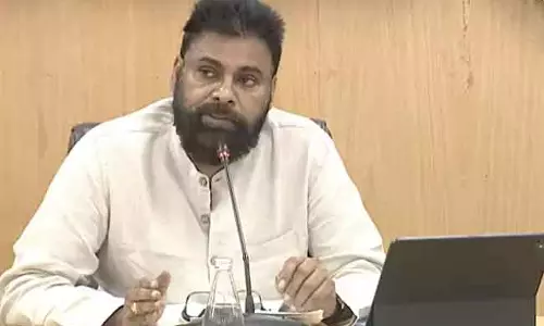 अधिकारियों को लापरवाही से काम नहीं करना चाहिए: Pawan Kalyan अधिकारियों को लापरवाही से काम नहीं करना चाहिए: Pawan Kalyan