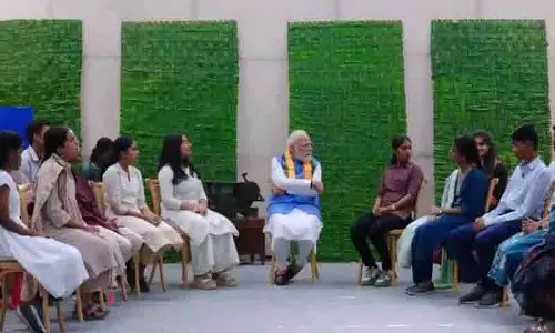 PM Modi ने छात्रों से आग्रह किया: ‘टेक्नोलॉजी को अपना गुलाम न बनने दें’