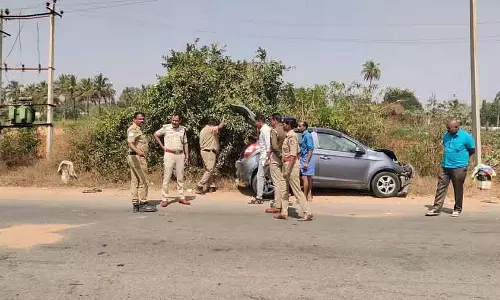 Chintamani कार और बाइक की टक्कर: दो लोगों की मौत