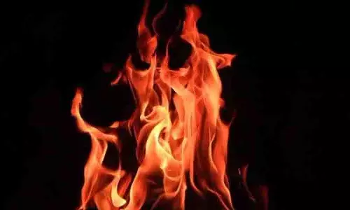 पारिवारिक विवाद को लेकर Chintapalli में महिला ने खुद को आग लगा ली पारिवारिक विवाद को लेकर Chintapalli में महिला ने खुद को आग लगा ली