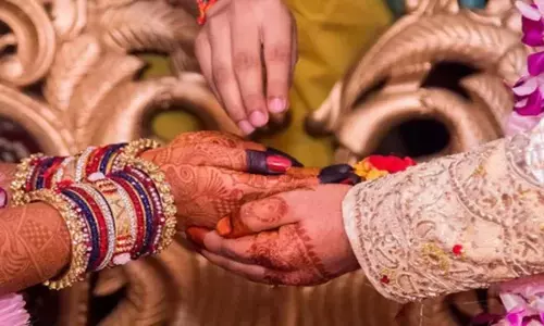 Bhind: दहेज विवाद, दूल्हे के पिता ने 51 लाख लौटाए और कहा, बेटी चाहिए Bhind: दहेज विवाद, दूल्हे के पिता ने 51 लाख लौटाए और कहा, बेटी चाहिए