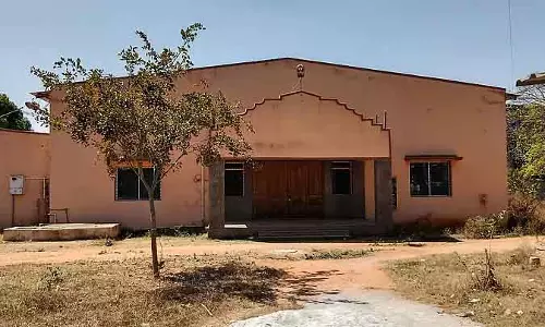 Chikkanayakanahalli : रखरखाव की कमी के कारण पुलिस कम्युनिटी हॉल खराब हालत में Chikkanayakanahalli : रखरखाव की कमी के कारण पुलिस कम्युनिटी हॉल खराब हालत में