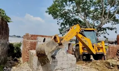 Farrukhabad: DM को PWD जमीन पर अवैध कब्जे की सूचना Farrukhabad: DM को PWD जमीन पर अवैध कब्जे की सूचना