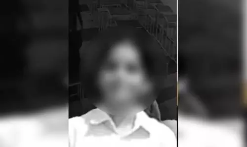 कॉलेज में लॉ स्टूडेंट ने सहपाठी को गोली मारकर हत्या की, फिर खुद को भी मारी गोली कॉलेज में लॉ स्टूडेंट ने सहपाठी को गोली मारकर हत्या की, फिर खुद को भी मारी गोली