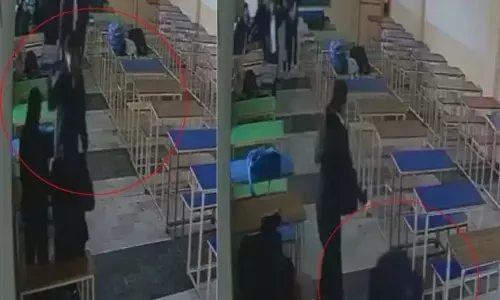 Chandigarh: छात्रा की हत्या और आरोपी की सुसाइड, कॉलेज में सनसनी Chandigarh: छात्रा की हत्या और आरोपी की सुसाइड, कॉलेज में सनसनी