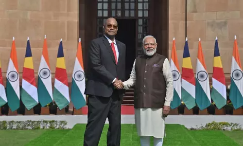 India-सेशेल्स बैठक: विकास, स्वास्थ्य, ब्लू इकॉनमी और मैरीटाइम सुरक्षा पर जोर India-सेशेल्स बैठक: विकास, स्वास्थ्य, ब्लू इकॉनमी और मैरीटाइम सुरक्षा पर जोर