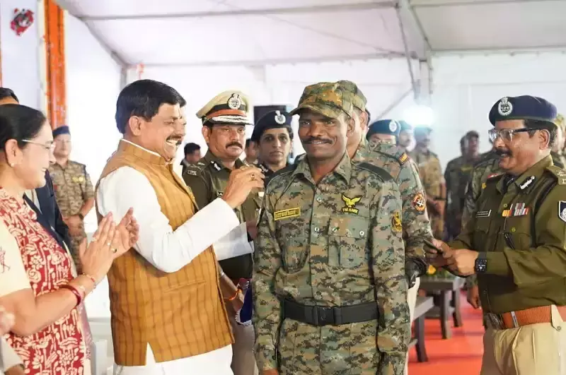 Balaghat: नक्सल विरोधी अभियान में अदम्य साहस, 60 जवानों को प्रमोशन Balaghat: नक्सल विरोधी अभियान में अदम्य साहस, 60 जवानों को प्रमोशन