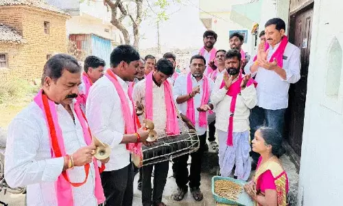 मुखरा (के) के निवासियों ने निर्मल में BRS उम्मीदवारों के समर्थन में प्रचार किया