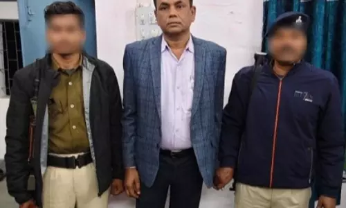 नगर प्रखंड विकास पदाधिकारी रिश्वत लेते गिरफ्तार, मचा हड़कंप नगर प्रखंड विकास पदाधिकारी रिश्वत लेते गिरफ्तार, मचा हड़कंप