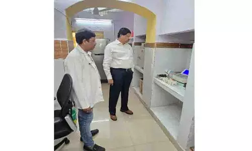 Chief Medical ऑफिसर ने रुद्रमपुर डिस्पेंसरी में अचानक निरीक्षण किया Chief Medical ऑफिसर ने रुद्रमपुर डिस्पेंसरी में अचानक निरीक्षण किया