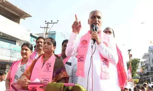 Harish Rao ने वोटरों से कांग्रेस और बीजेपी उम्मीदवारों को हराने की अपील की Harish Rao ने वोटरों से कांग्रेस और बीजेपी उम्मीदवारों को हराने की अपील की