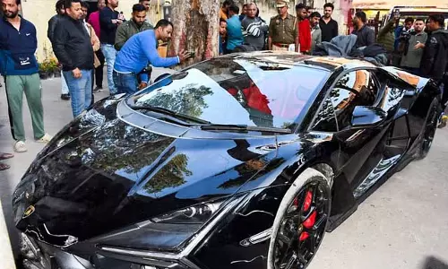 रईसजादे ने लेम्बोर्गिनी से लोगों को रौंदा, अब मामले में SHO पर गिरी गाज