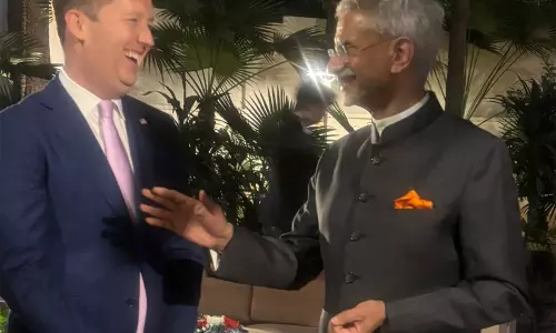 Jaishankar ने नई दिल्ली में भारत में अमेरिकी राजदूत गोर द्वारा आयोजित स्वागत समारोह में भाग लिया Jaishankar ने नई दिल्ली में भारत में अमेरिकी राजदूत गोर द्वारा आयोजित स्वागत समारोह में भाग लिया