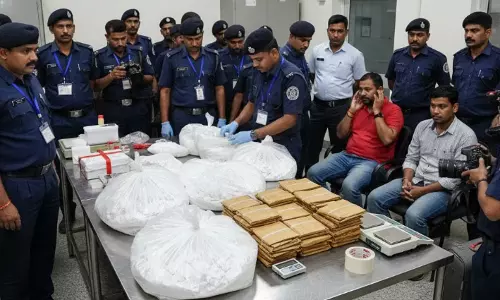 International Airport: बैंकाक से ड्रग्स तस्करी, 8 टिन में 2 करोड़ की बरामदगी International Airport: बैंकाक से ड्रग्स तस्करी, 8 टिन में 2 करोड़ की बरामदगी