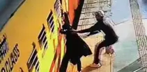 युवती को ट्रेन से कटने से बचाया गया, देवदूत बना रेलवे कर्मचारी युवती को ट्रेन से कटने से बचाया गया, देवदूत बना रेलवे कर्मचारी