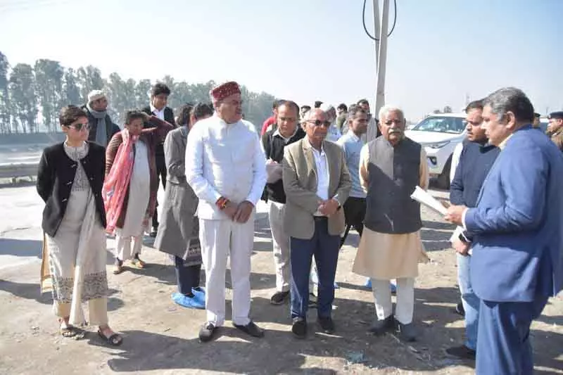 पर्यावरण पैनल ने Yamunanagar जिले में कचरा निपटान स्थलों का निरीक्षण किया। पर्यावरण पैनल ने Yamunanagar जिले में कचरा निपटान स्थलों का निरीक्षण किया।