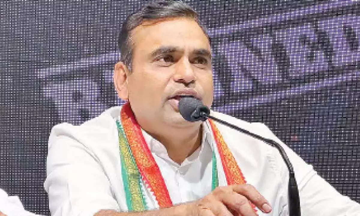Telangana: चमाला किरण कुमार रेड्डी ने केटीआर पर आरोप लगाया Telangana: चमाला किरण कुमार रेड्डी ने केटीआर पर आरोप लगाया