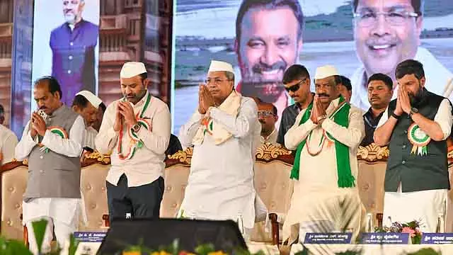 कलासा-बंदूरी और मेकेदातु प्रोजेक्ट्स में देरी के लिए केंद्र सरकार ज़िम्मेदार है: CM कलासा-बंदूरी और मेकेदातु प्रोजेक्ट्स में देरी के लिए केंद्र सरकार ज़िम्मेदार है: CM