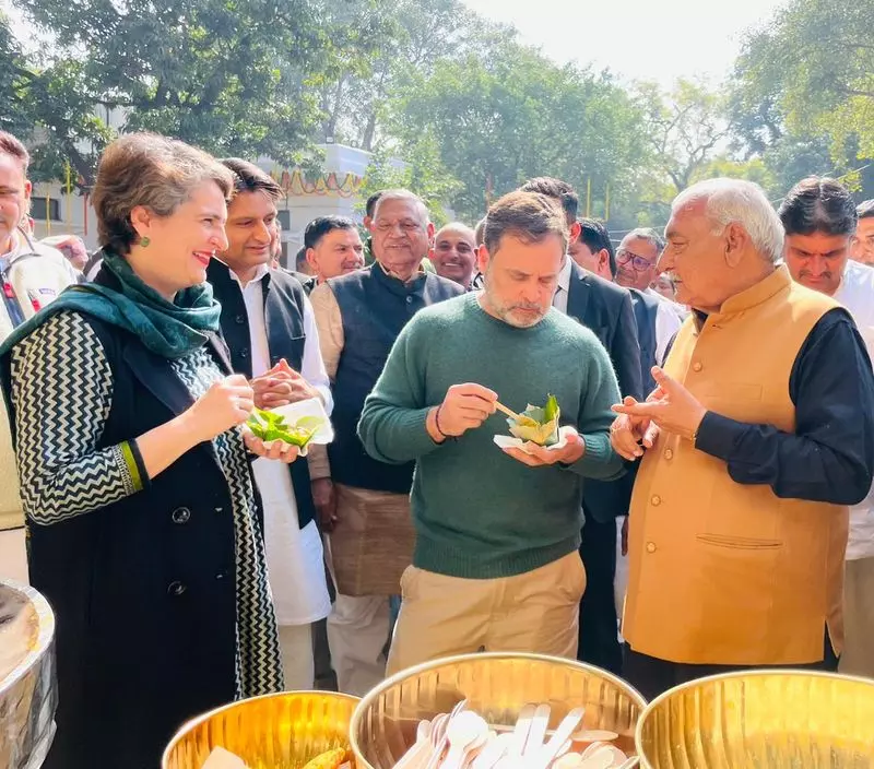 Rahul गांधी, प्रियंका ने दिल्ली में भूपिंदर हुड्डा के लंच में हिस्सा लिया Rahul गांधी, प्रियंका ने दिल्ली में भूपिंदर हुड्डा के लंच में हिस्सा लिया