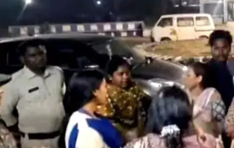 Kharagpur: खड़गपुर अस्पताल में लापरवाही पर तोड़फोड़ Kharagpur: खड़गपुर अस्पताल में लापरवाही पर तोड़फोड़