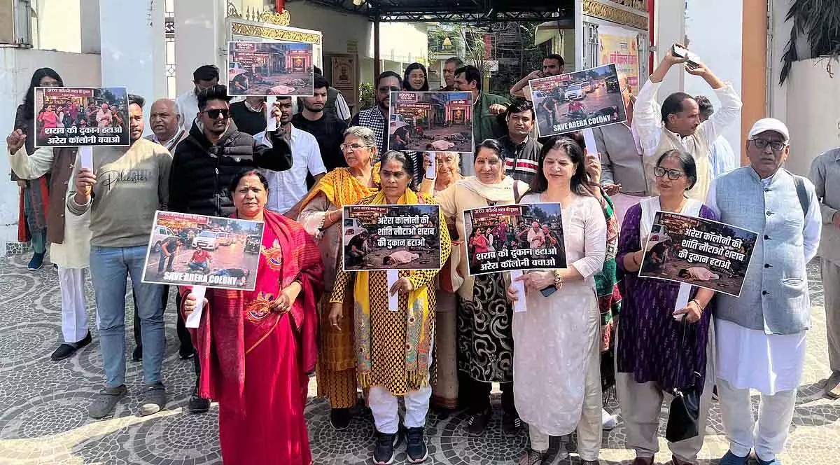 Bhopal : राष्ट्रीय मानवाधिकार आयोग के सदस्य ने मंदिर और शराब की दुकान के बीच की दूरी मापी Bhopal : राष्ट्रीय मानवाधिकार आयोग के सदस्य ने मंदिर और शराब की दुकान के बीच की दूरी मापी