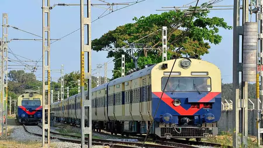 Bengaluru : बेंगलुरु-बेंगलुरुपेट मेमू ट्रेन शहर में नहीं आ रही है Bengaluru : बेंगलुरु-बेंगलुरुपेट मेमू ट्रेन शहर में नहीं आ रही है