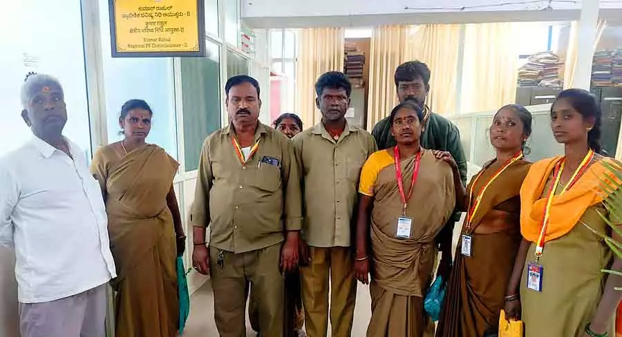 Devanahalli : सरकारी कर्मचारियों ने प्रोविडेंट फंड जारी करने की मांग की Devanahalli : सरकारी कर्मचारियों ने प्रोविडेंट फंड जारी करने की मांग की