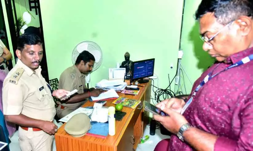 Kerala : राजधानी में अनाधिकृत स्पा सेंटरों का कॉर्पोरेशन और पुलिस द्वारा सख्त निरीक्षण किया Kerala : राजधानी में अनाधिकृत स्पा सेंटरों का कॉर्पोरेशन और पुलिस द्वारा सख्त निरीक्षण किया