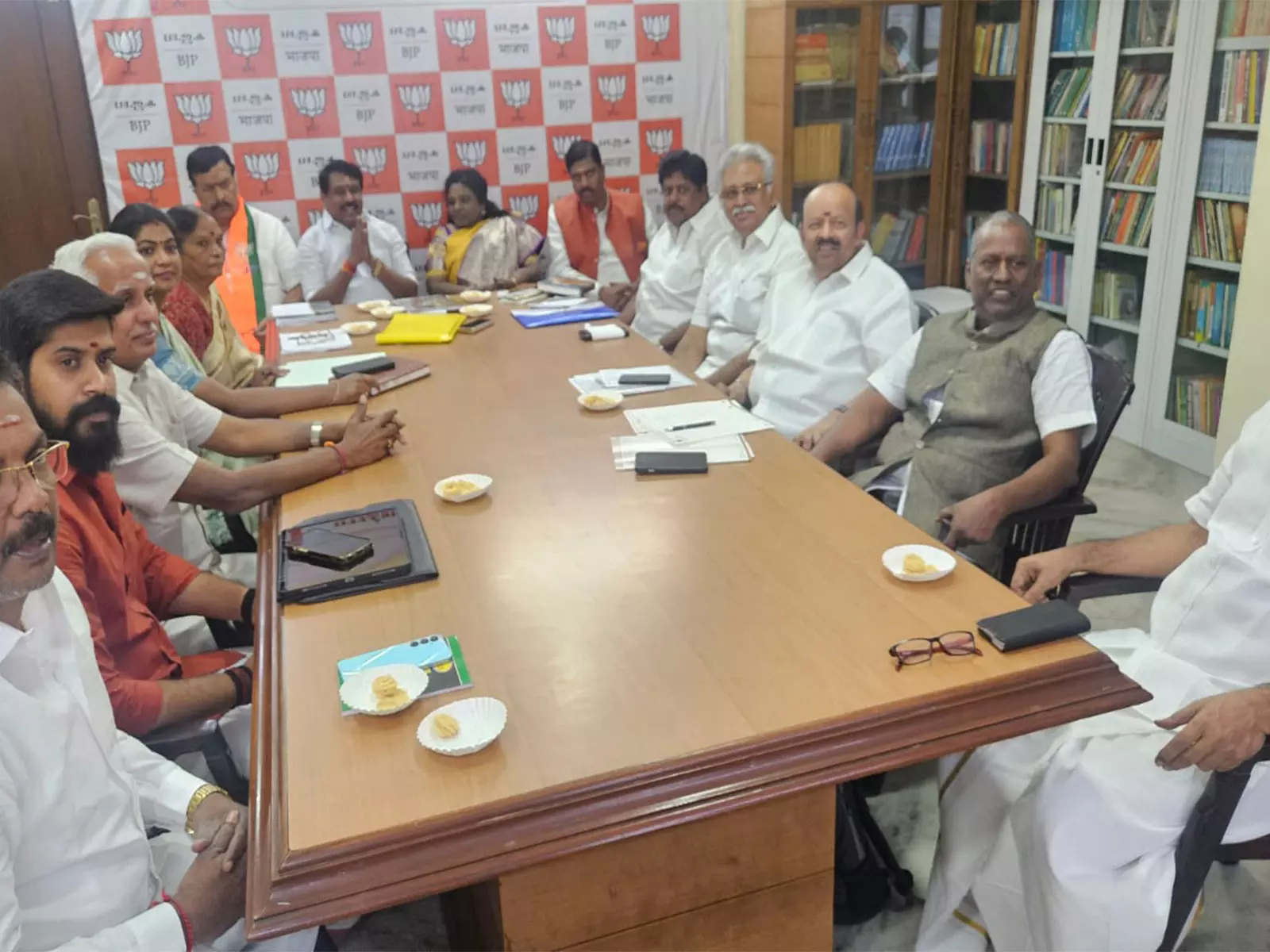 तमिलनाडु BJP ने 2026 विधानसभा चुनाव के लिए चुनाव घोषणापत्र पर चर्चा की तमिलनाडु BJP ने 2026 विधानसभा चुनाव के लिए चुनाव घोषणापत्र पर चर्चा की