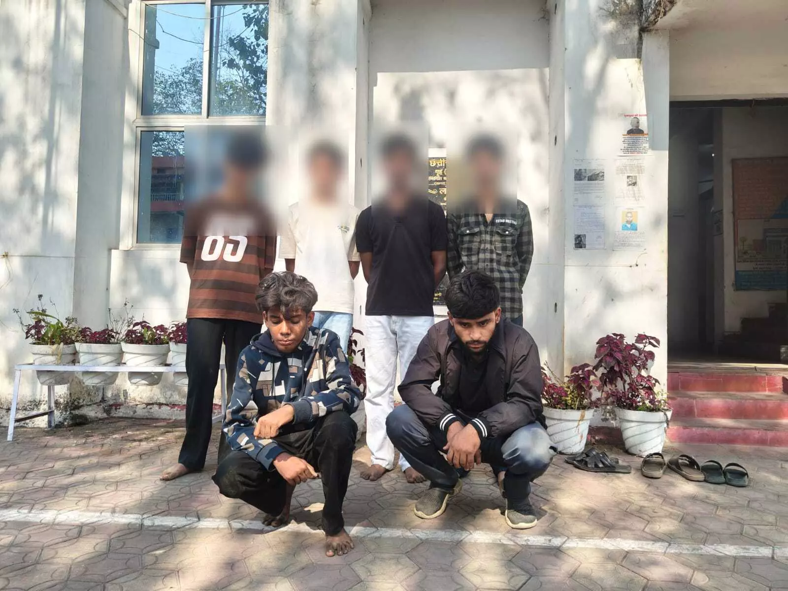 OLA शोरूम के पास दो गुटों में मारपीट, 6 आरोपी अरेस्ट OLA शोरूम के पास दो गुटों में मारपीट, 6 आरोपी अरेस्ट