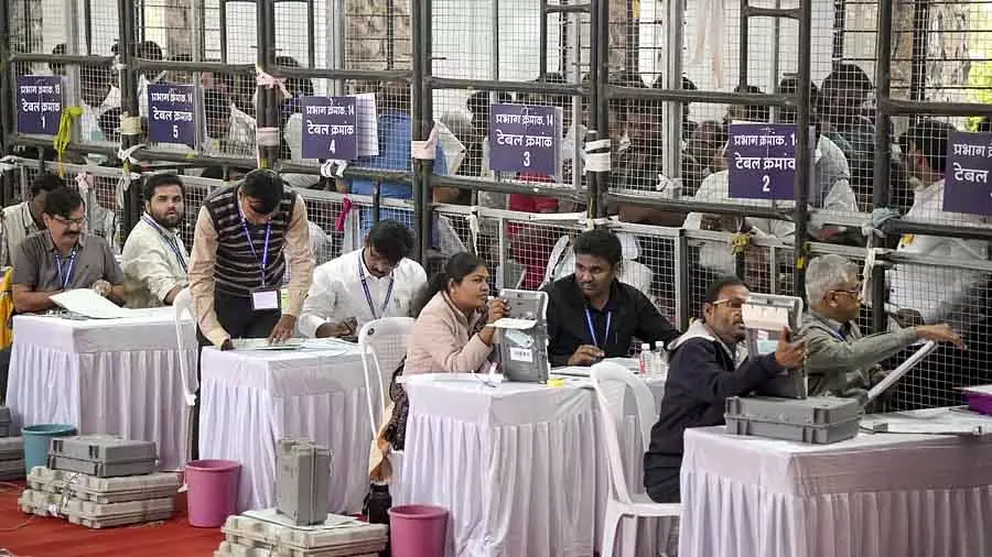 महाराष्ट्र जिला परिषद चुनावों में BJP, शिवसेना आगे महाराष्ट्र जिला परिषद चुनावों में BJP, शिवसेना आगे