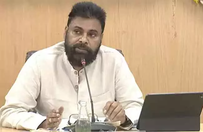 अधिकारियों को लापरवाही से काम नहीं करना चाहिए: Pawan Kalyan अधिकारियों को लापरवाही से काम नहीं करना चाहिए: Pawan Kalyan